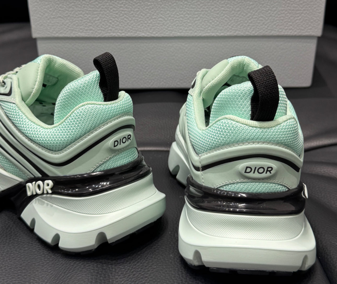 Sneaker B44 Blade
Maille technique vert clair et tissu technique vert clair