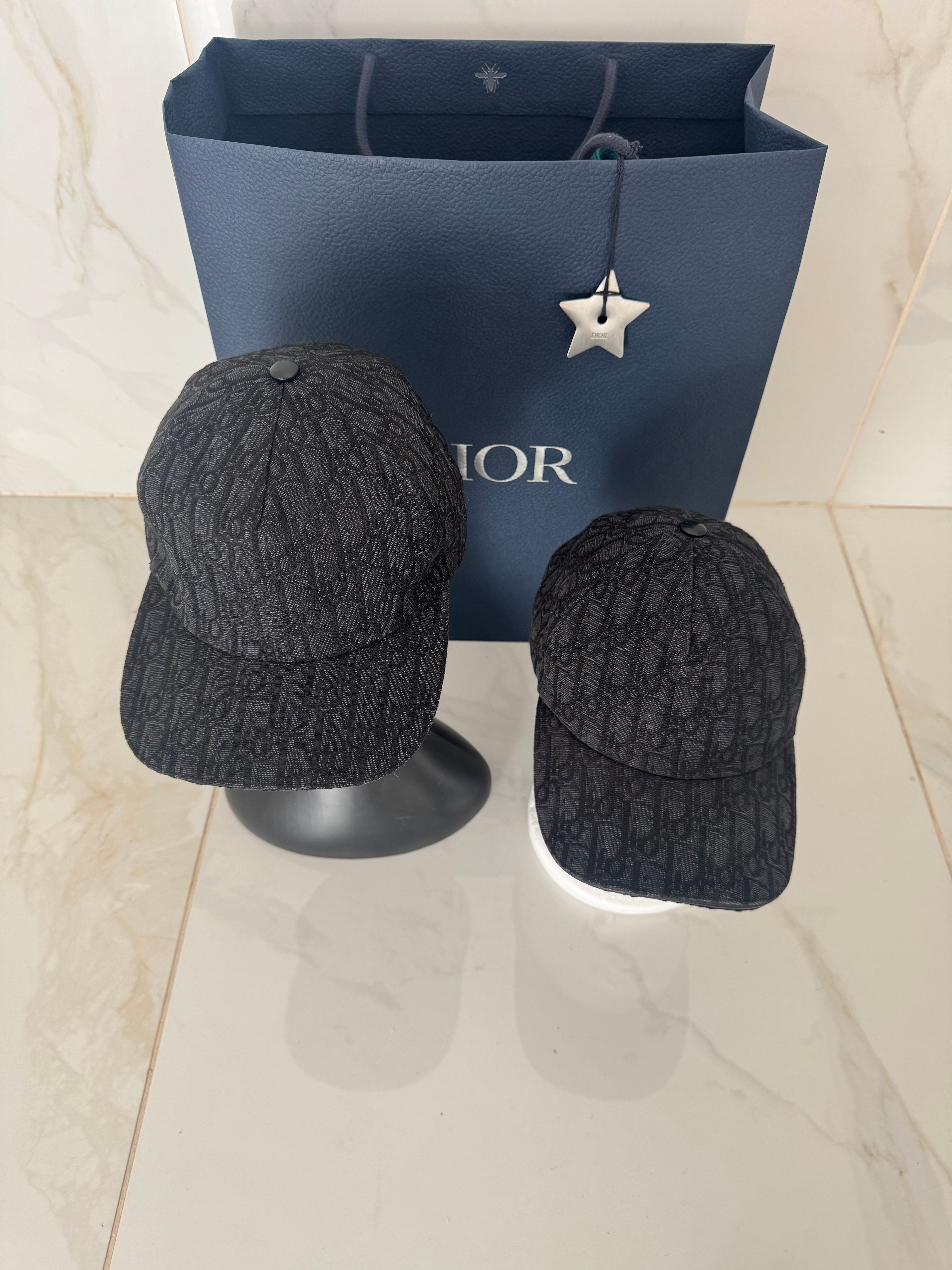 Casquette CD OBLIQUE  📦⚡️🚚