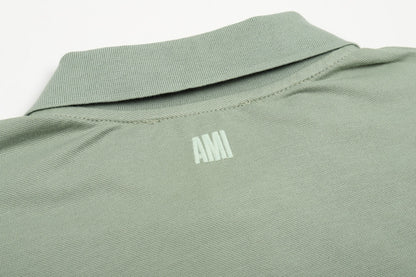 Polo vert à petit logo ami de cœur rouge