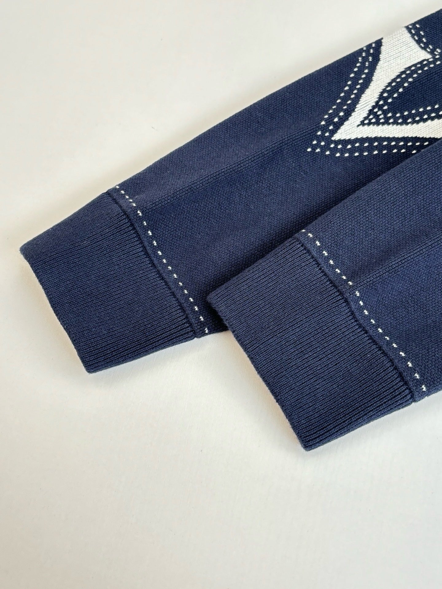 Sweat capuche motif Zippee Intarsia Lv 10/10 📦⚡️🚚 bleu nuit