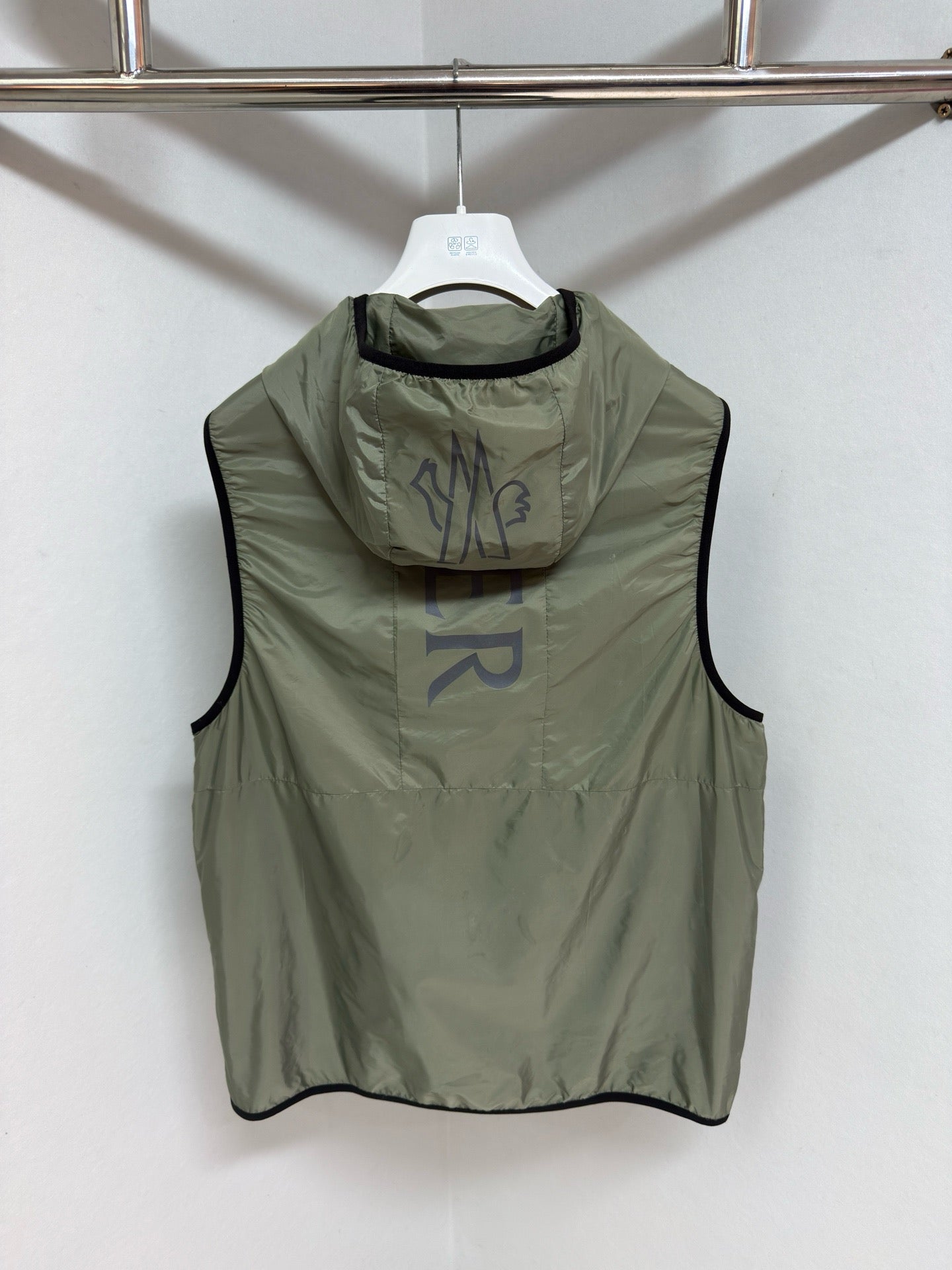Gilet coupe-vent à capuche monclr