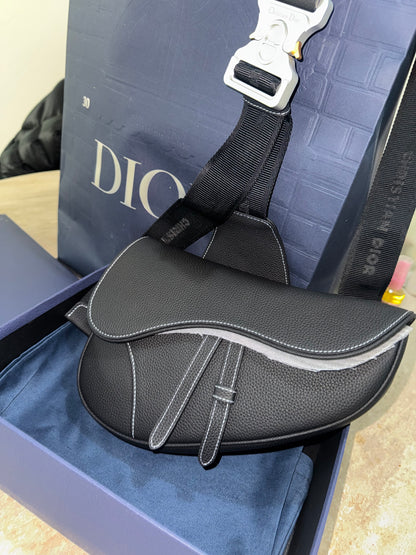 Sac saddle cuir de veau graine noir Cd facture 10/10 📦🚚⚡️