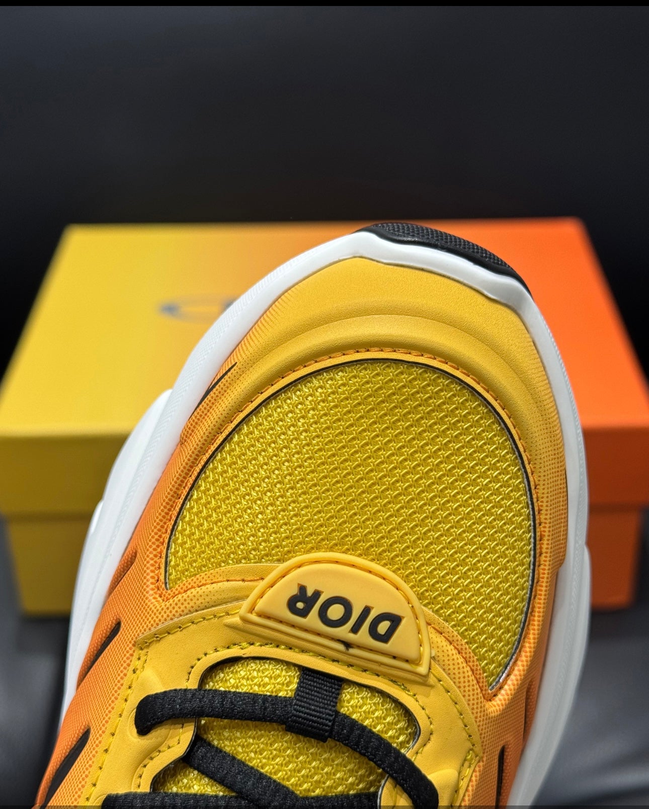 Sneaker B44 Blade DIOR AND LEWIS HAMILTON – ÉDITION LIMITÉE ET NUMÉROTÉE Maille technique orange gradient et tissu technique orange gradient
