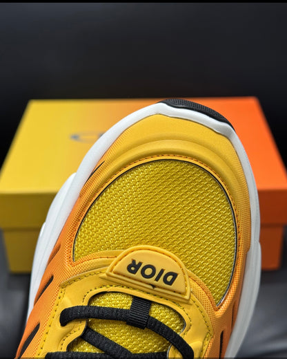 Sneaker B44 Blade DIOR AND LEWIS HAMILTON – ÉDITION LIMITÉE ET NUMÉROTÉE Maille technique orange gradient et tissu technique orange gradient