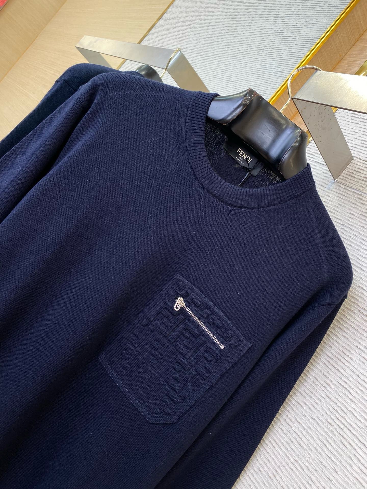 Pull en laine bleu marine FF 10/10