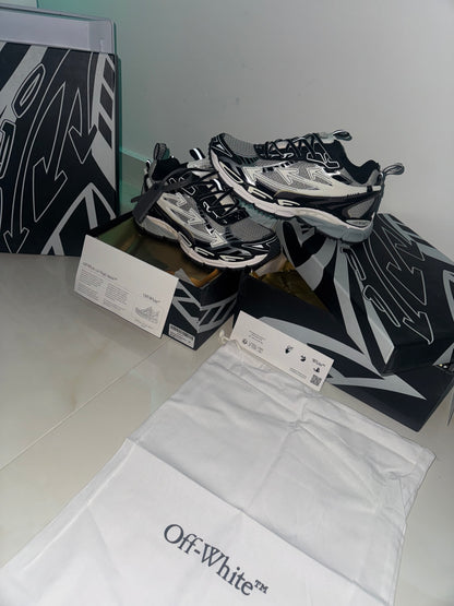 Off Wht Be Right back Black 📦 ⚡️ 🚚