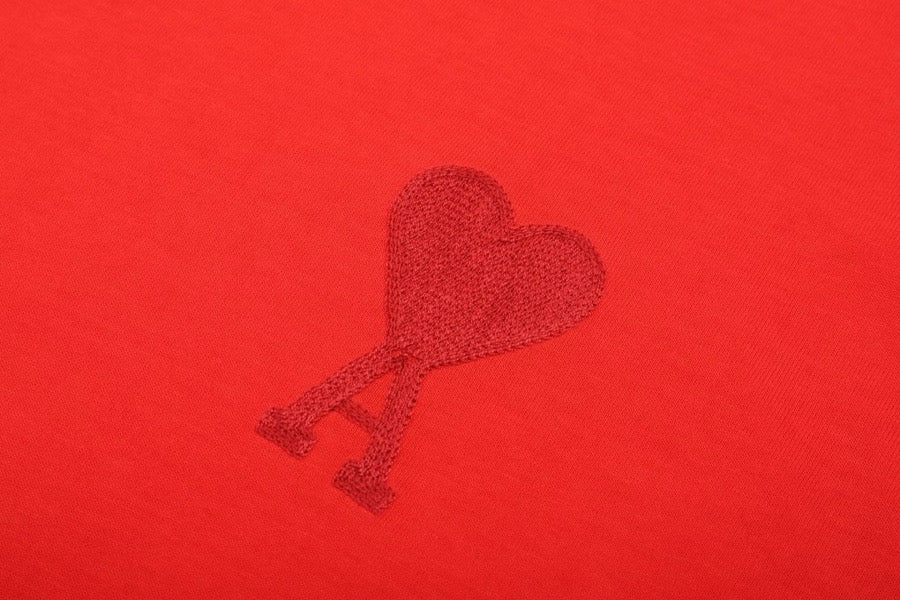 T-shirt rouge à petit logo ami de cœur rouge