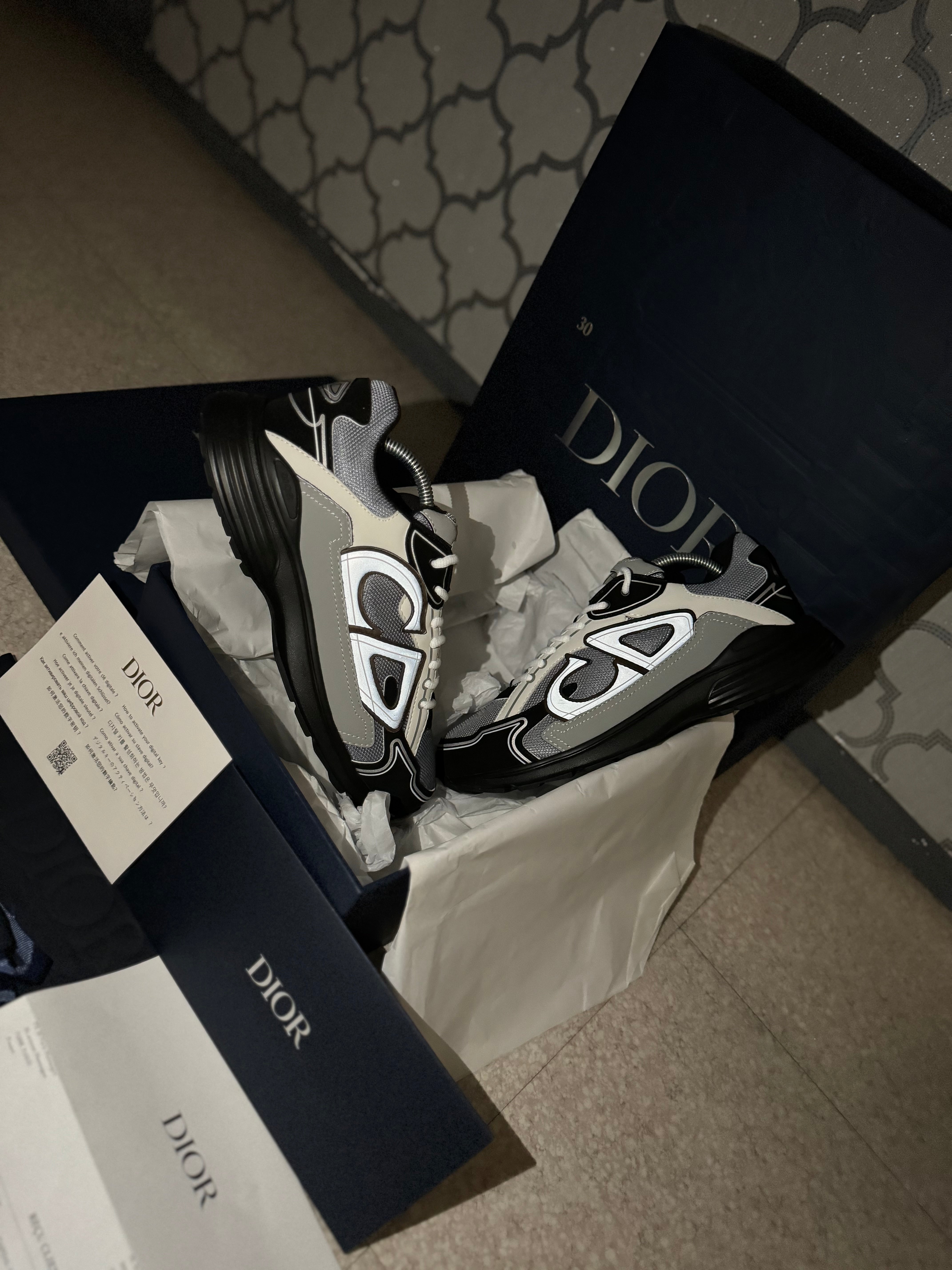 SNEAKERS B30 V3 VERSION BIEN LISSE GRIS BLANC RÉFLECTIVE RÉACTION CORRECTES   FACTURE PACKAGING COMPLET