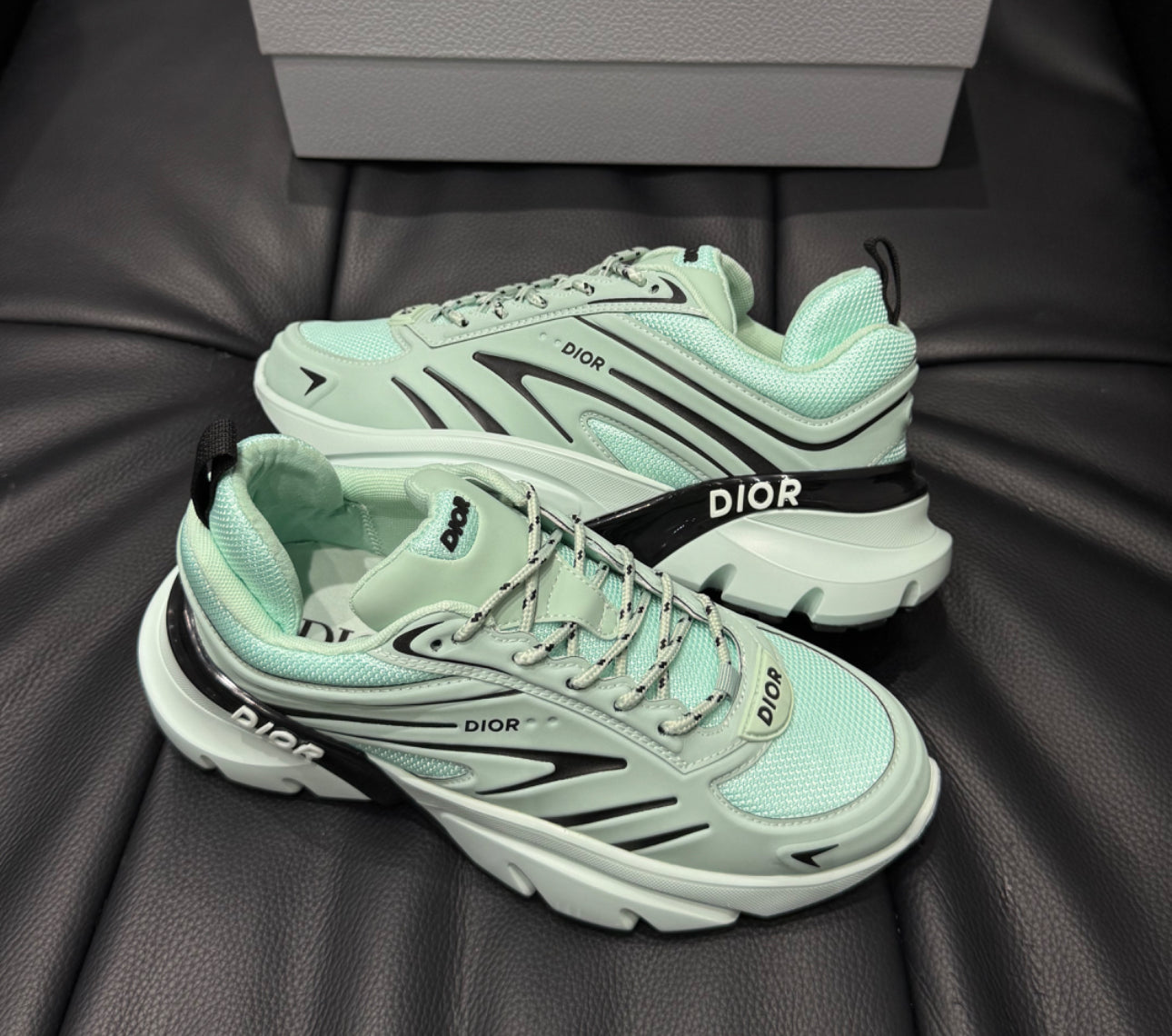 Sneaker B44 Blade
Maille technique vert clair et tissu technique vert clair
