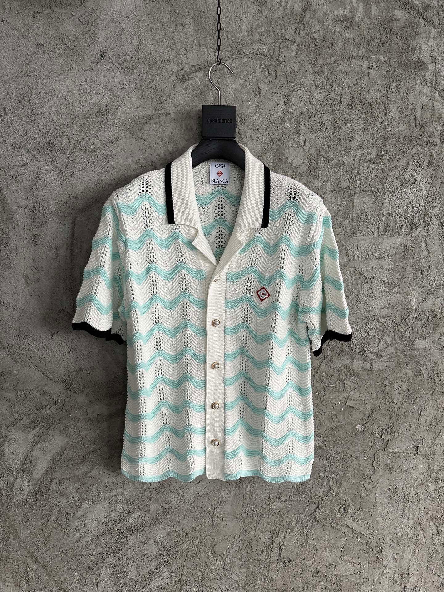 ENSEMBLE GRADIENT WAVE COTTON CROCHET SHORT SLEEVE SHIRT