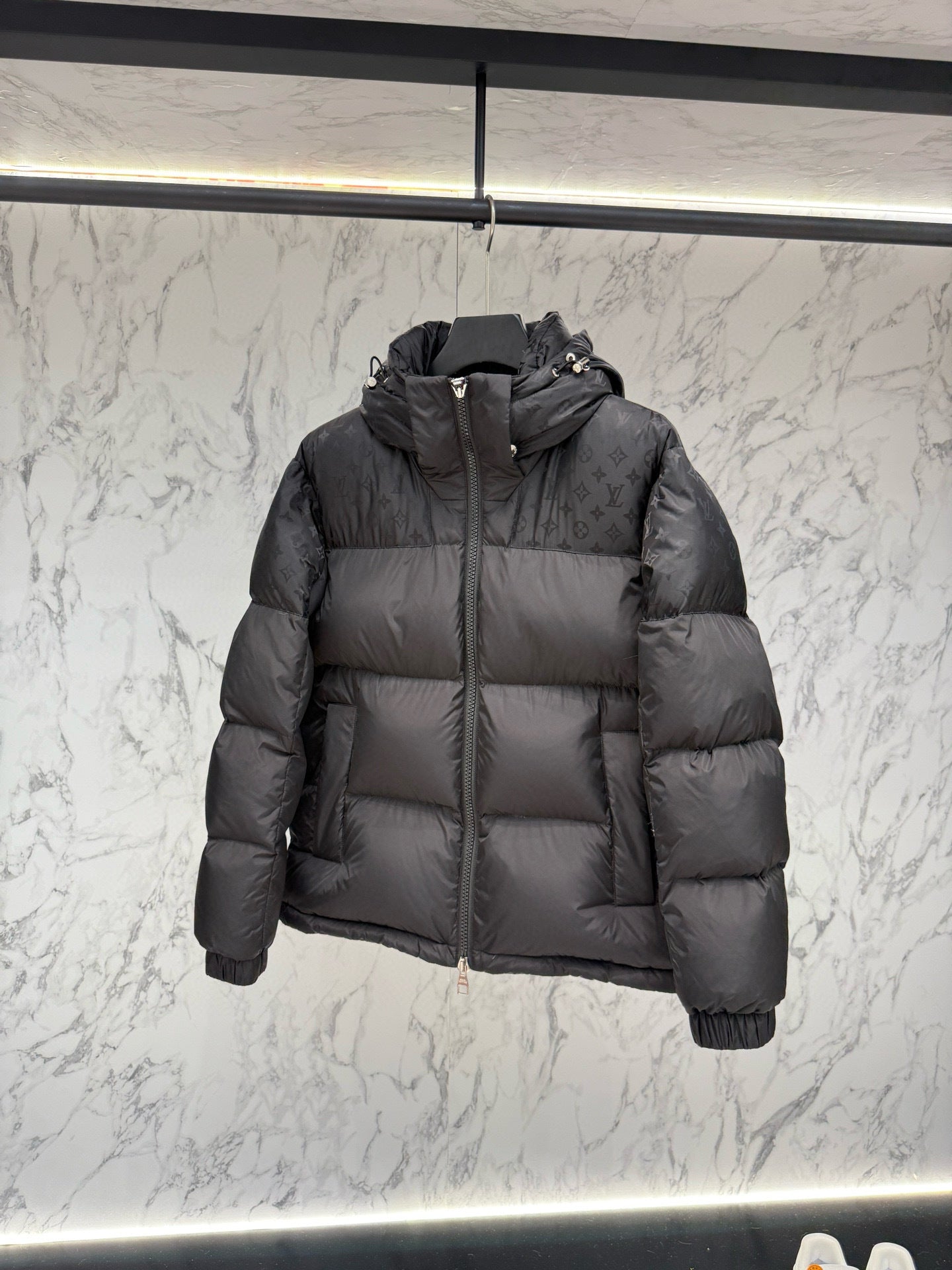 Blouson à détails Monogram en duvet ecodown lv