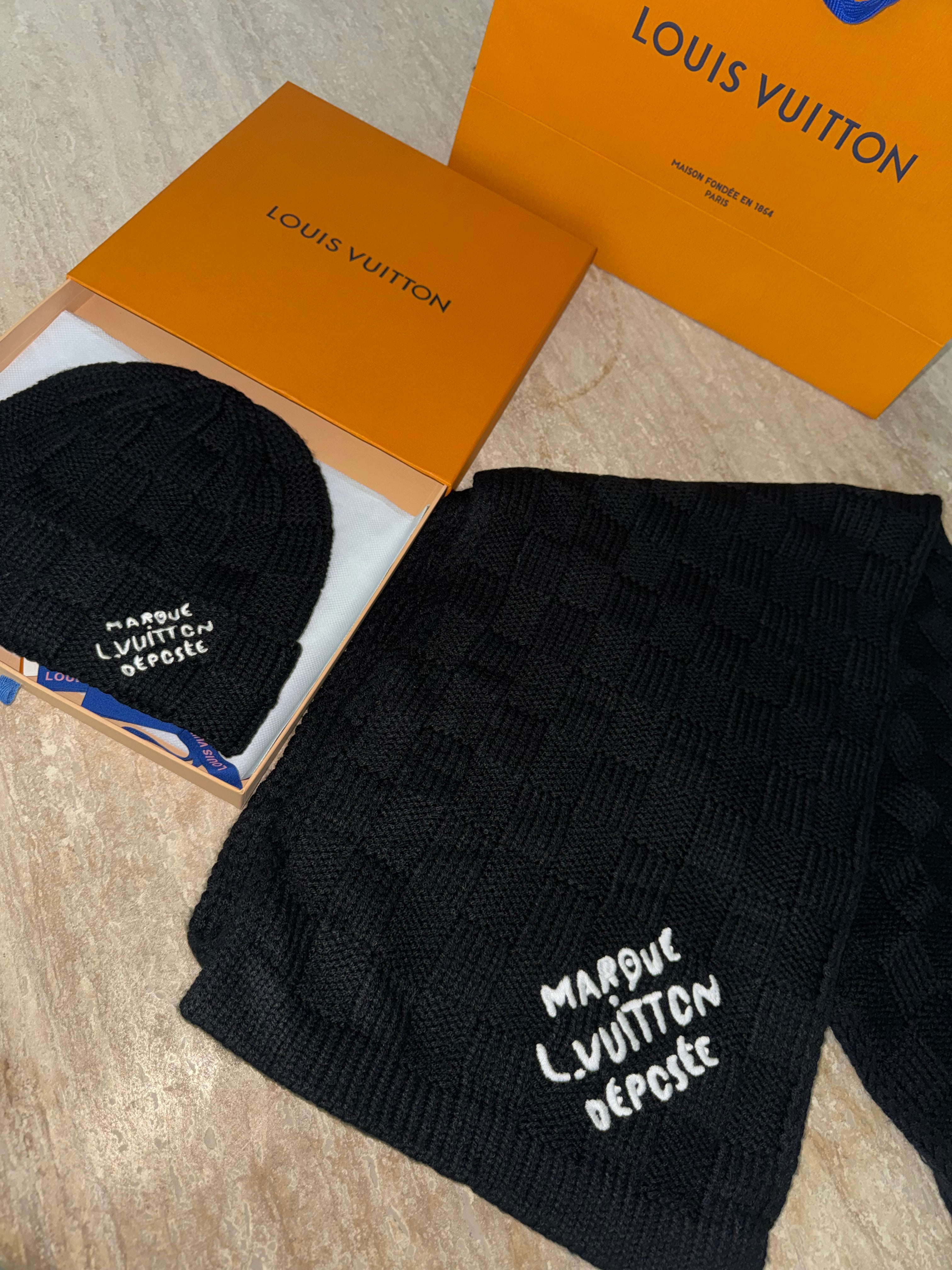 Bonnet Lv Maison Déposée NOIR avec ticket 📦⚡️🚚