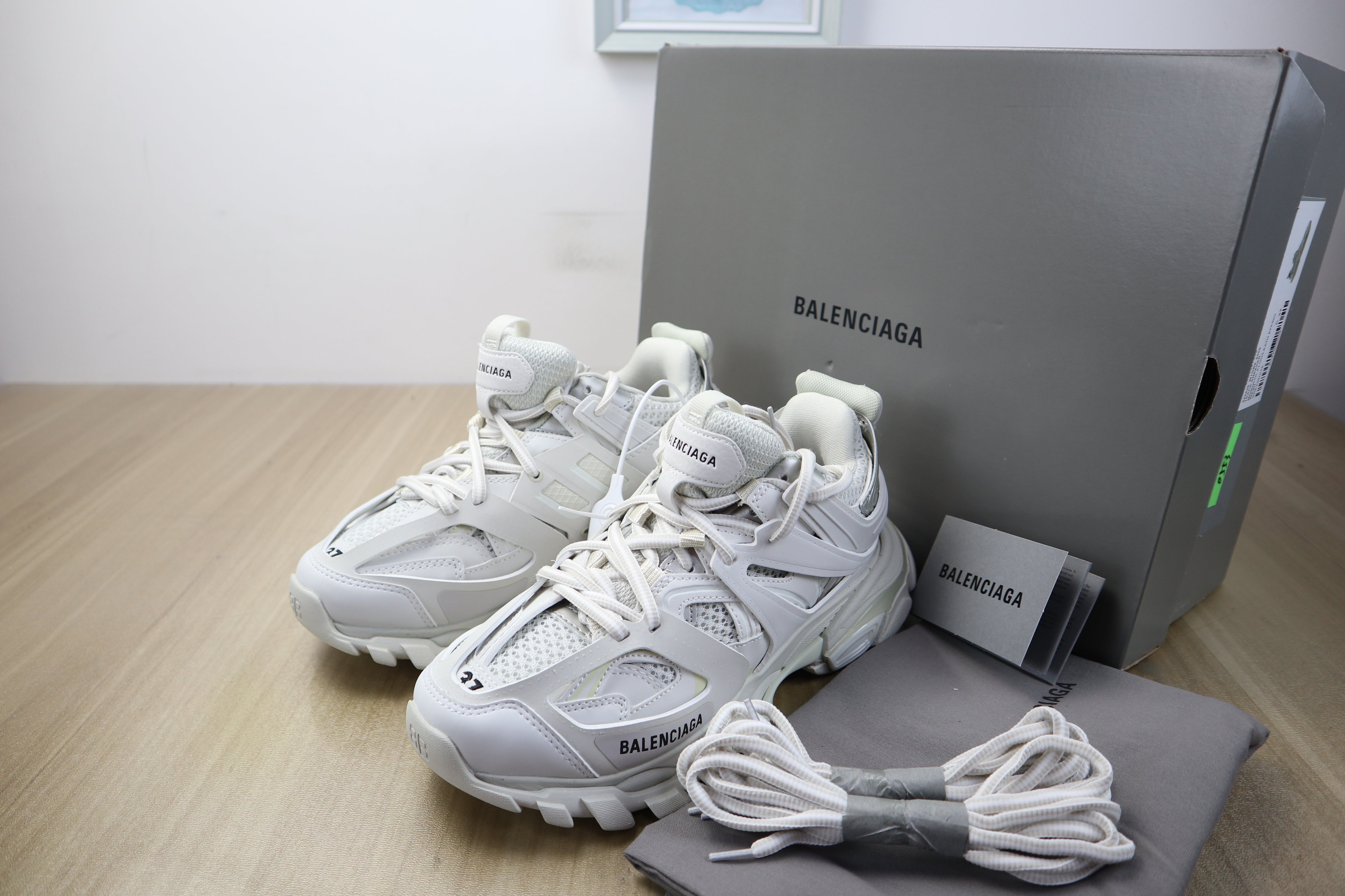 Blncg track white invoice