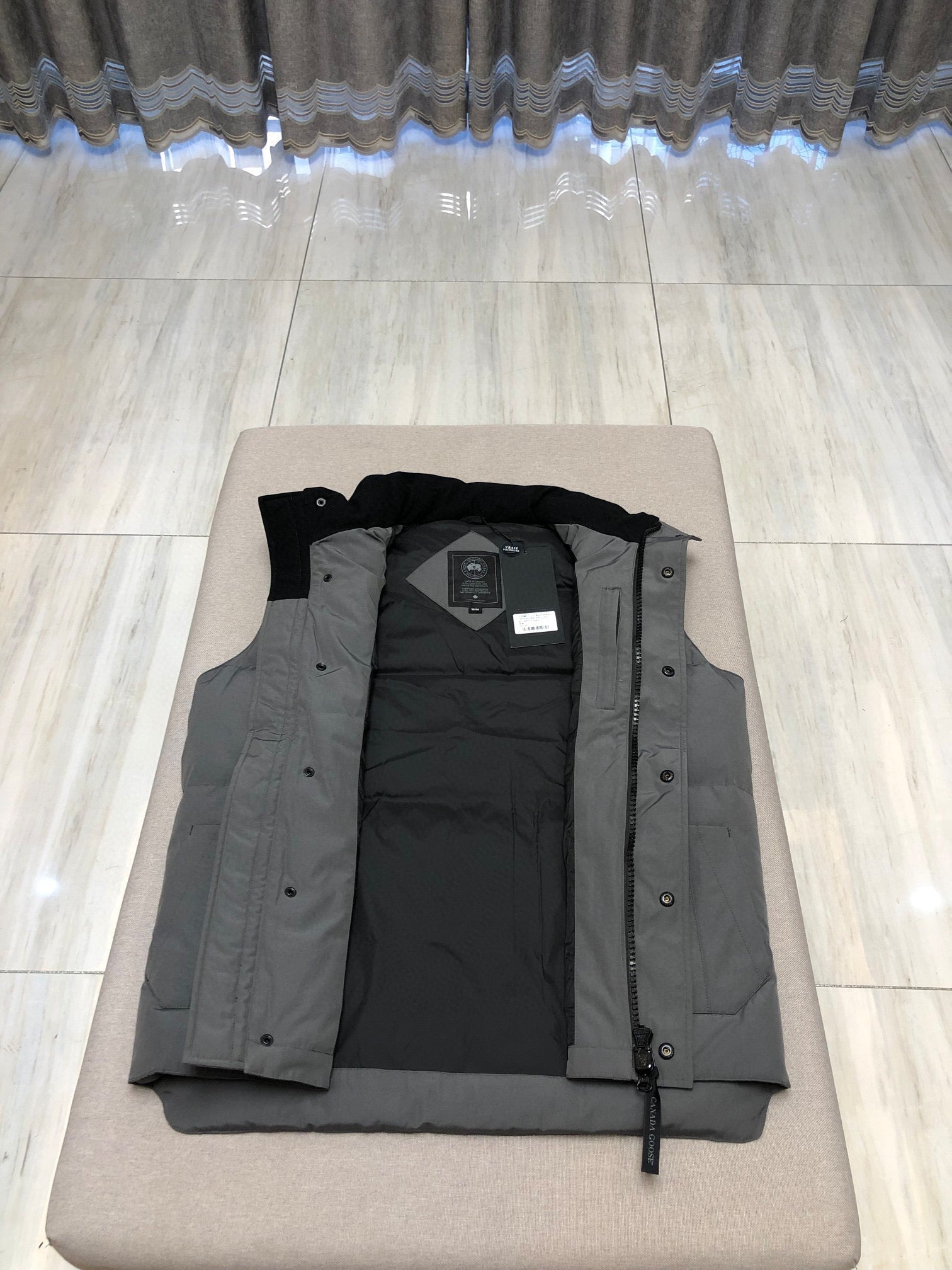 Cnd Sleeveless grey black label invoice 2023