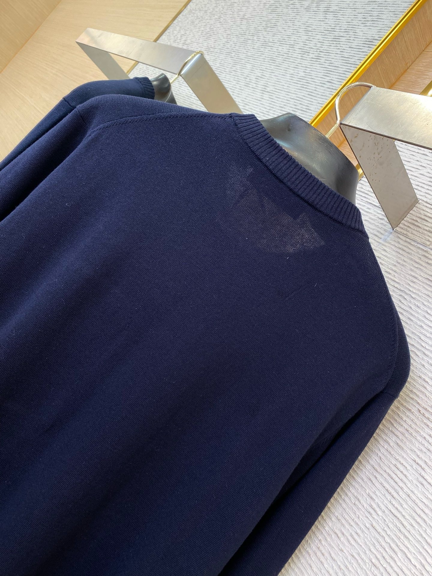 Pull en laine bleu marine FF 10/10