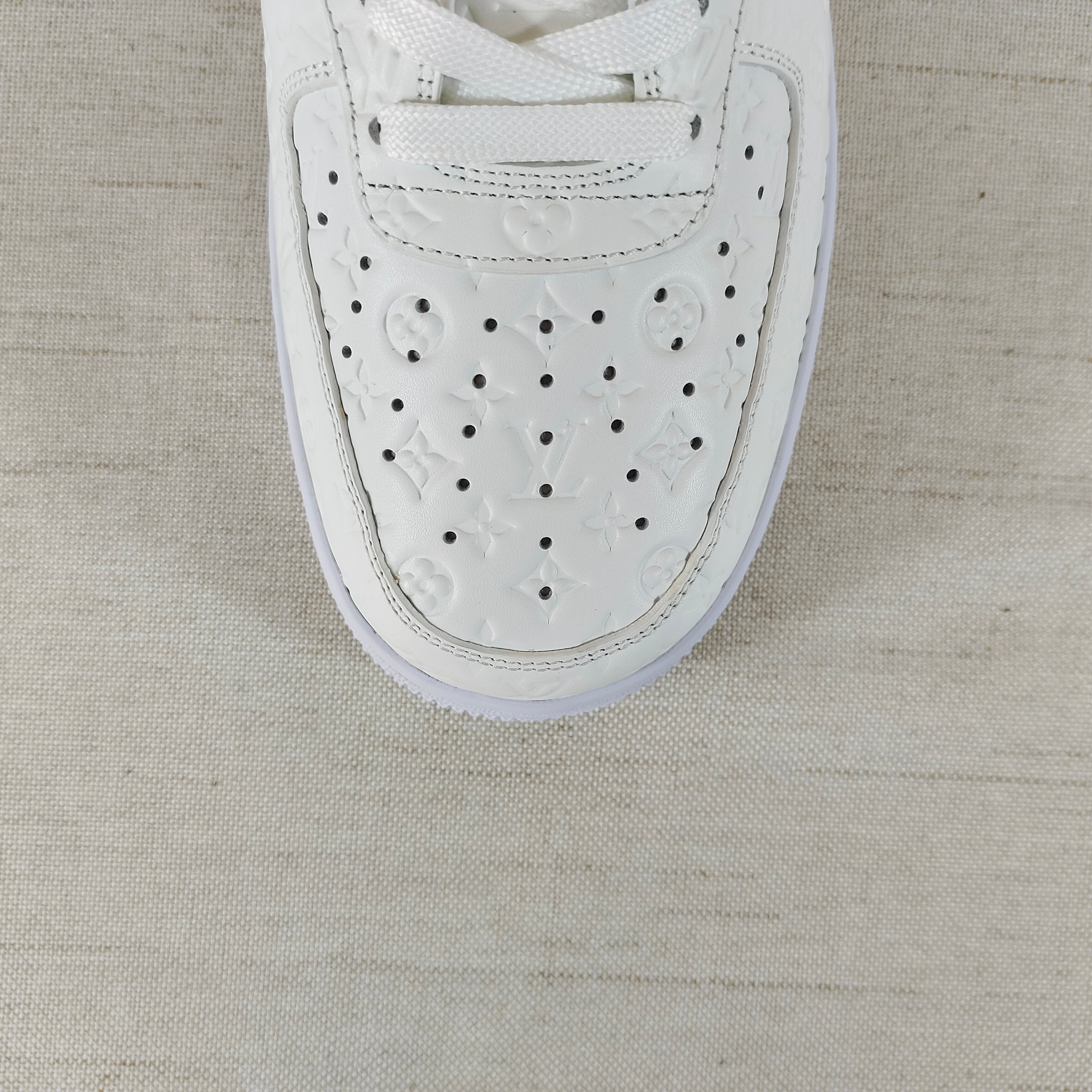 Af1 x Lv Full white Catégorie A