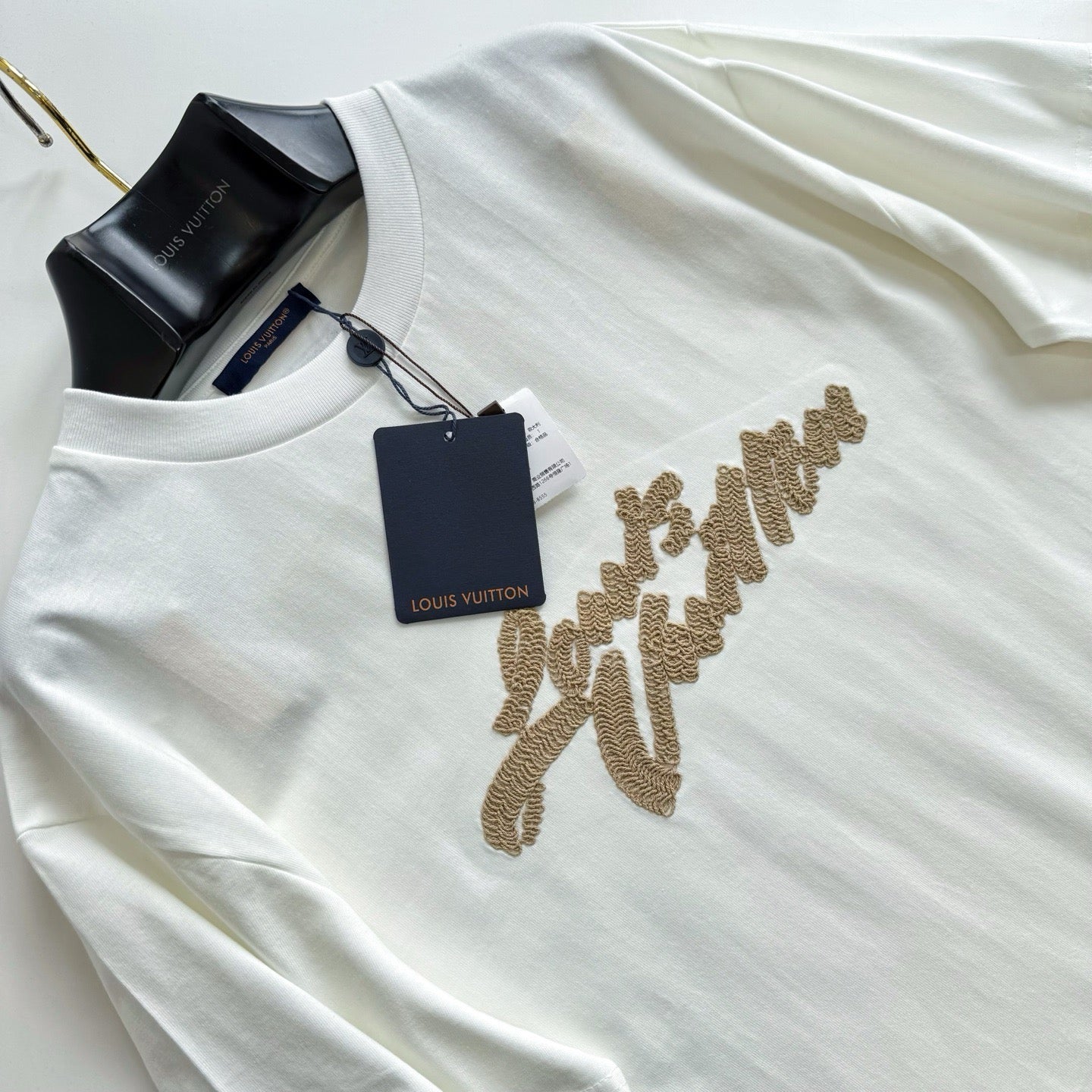 Tee-shirt lv  à signatures brodées