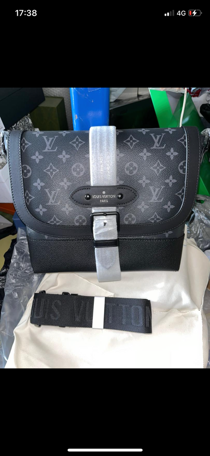 Sac messenger Saumur  Lv facture.