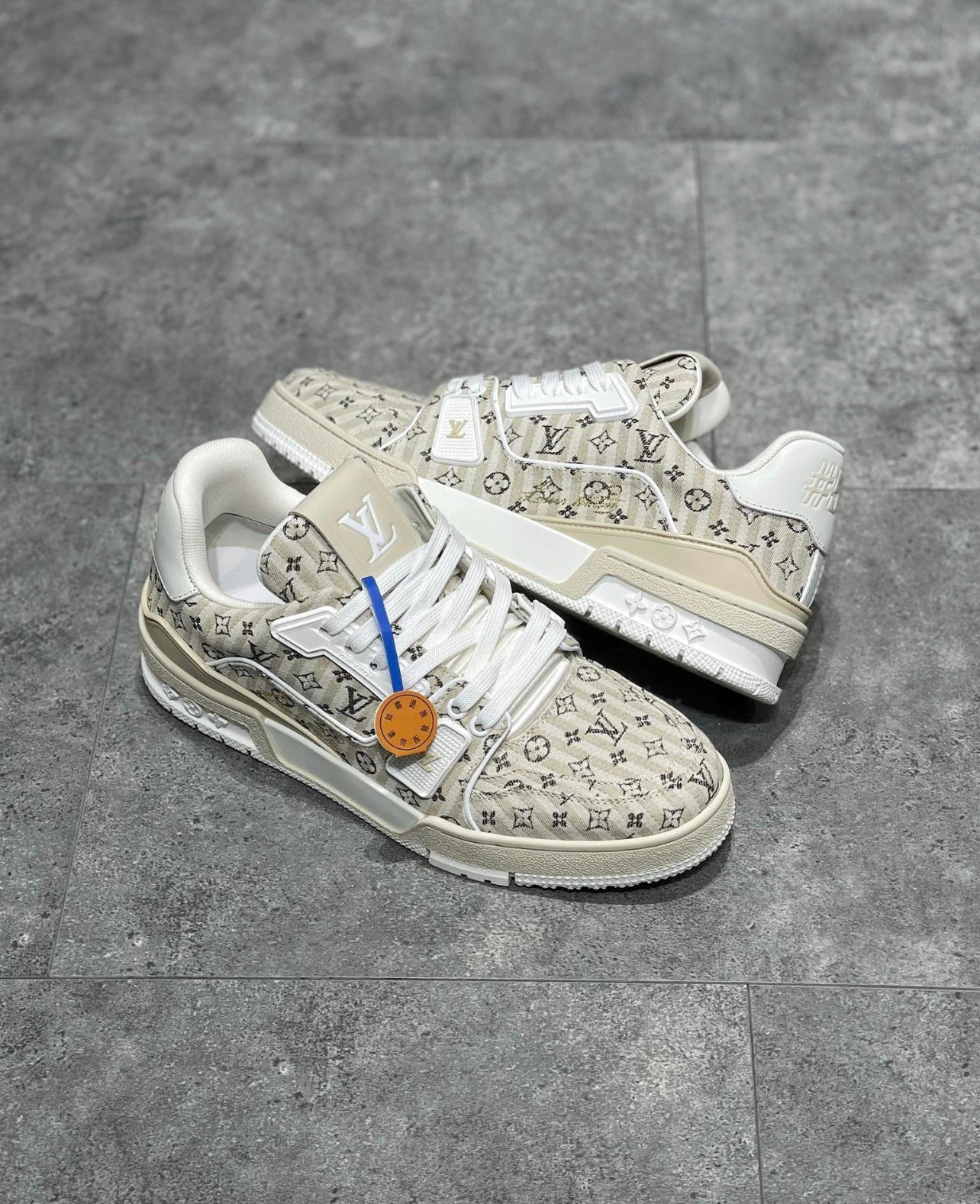 Sneakers Lv Trainers gris facture