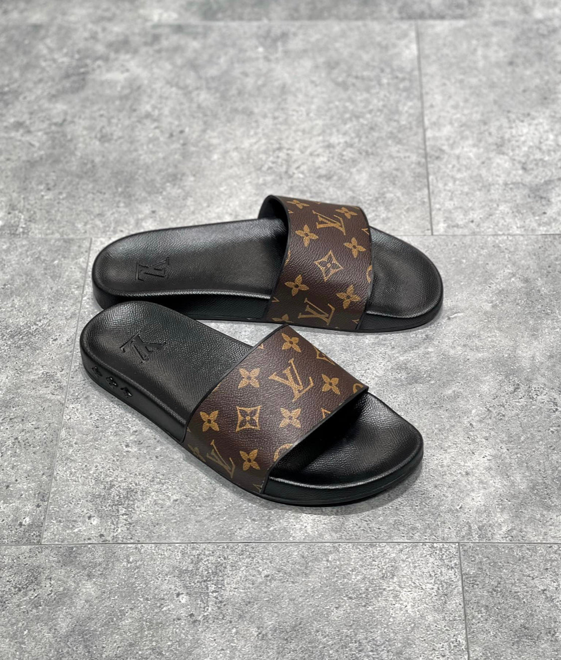 Lv mules water front invoice flip flops