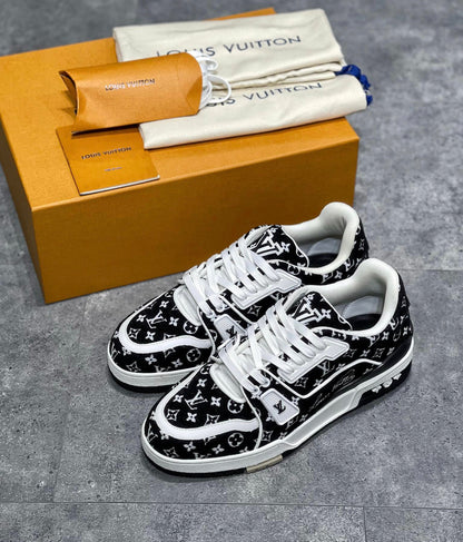 Sneakers Lv Trainers noir daim  facture