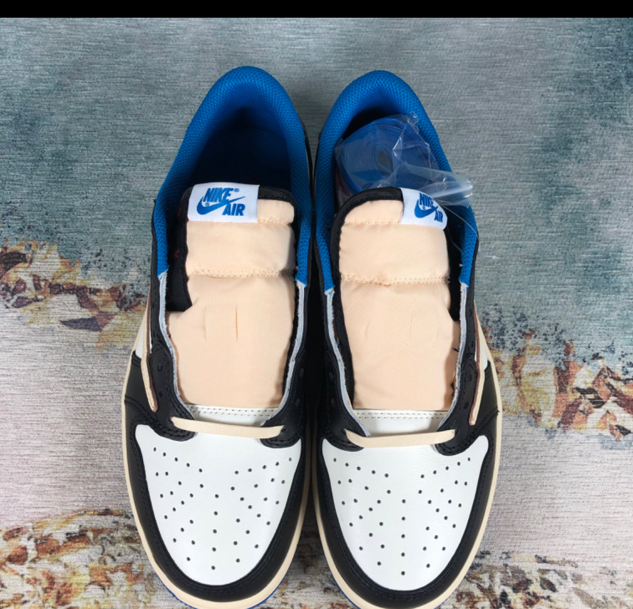 AJ low travis flight club