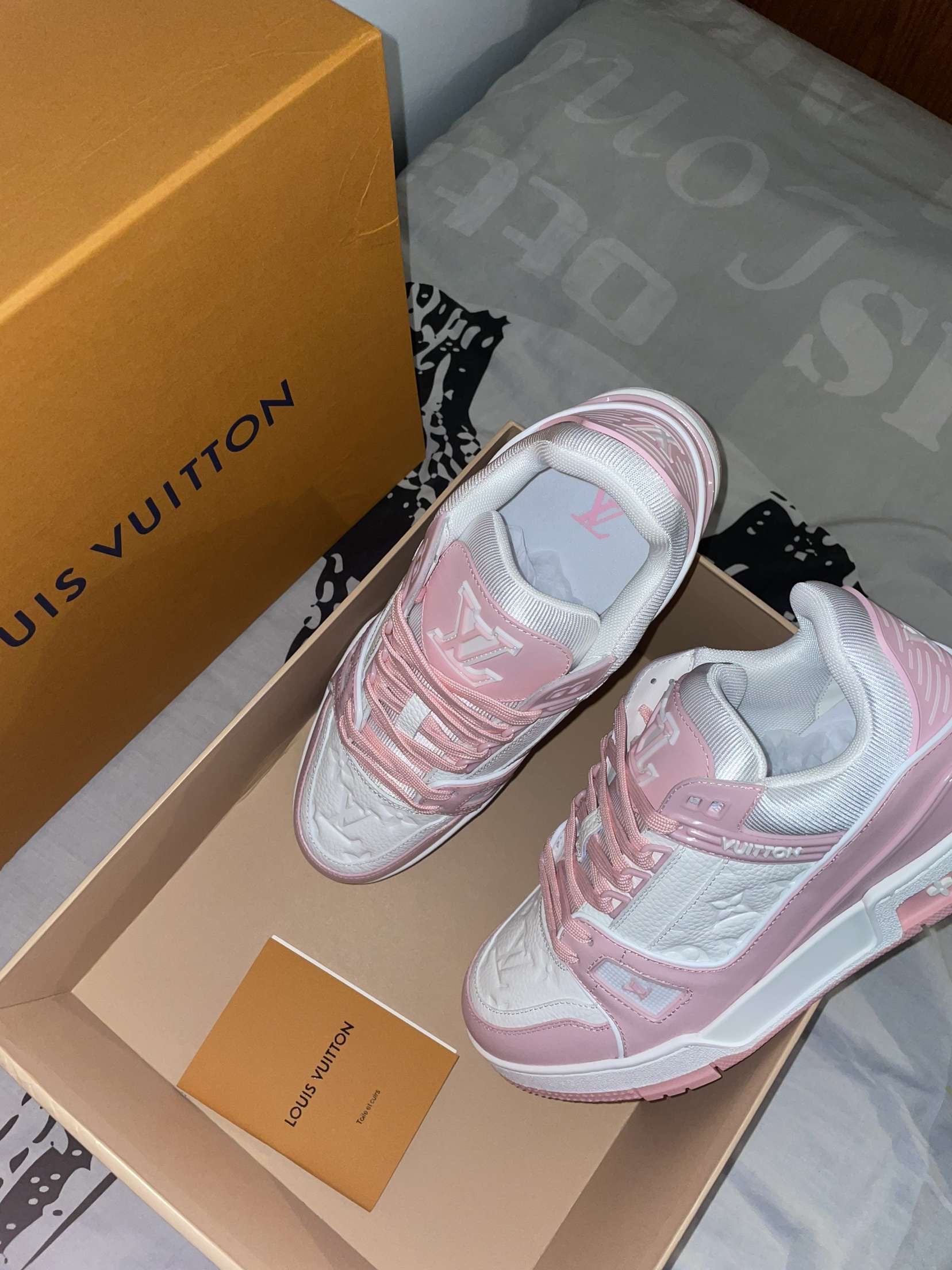 Lv trainers rose facture