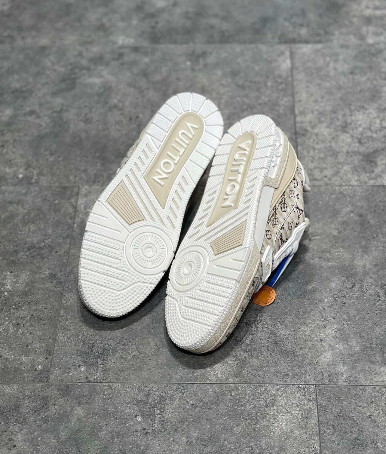 Sneakers Lv Trainers gris facture