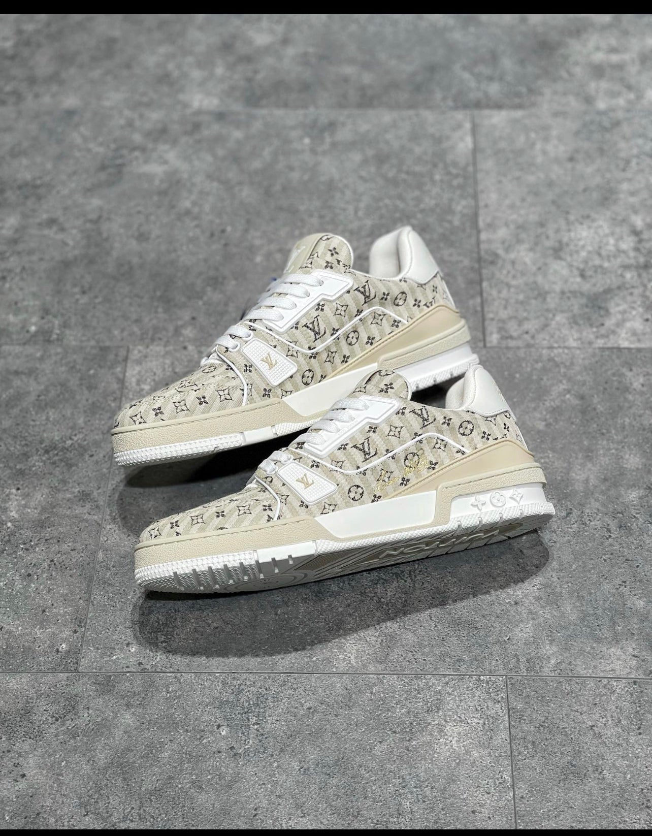 Sneakers Lv Trainers gris facture