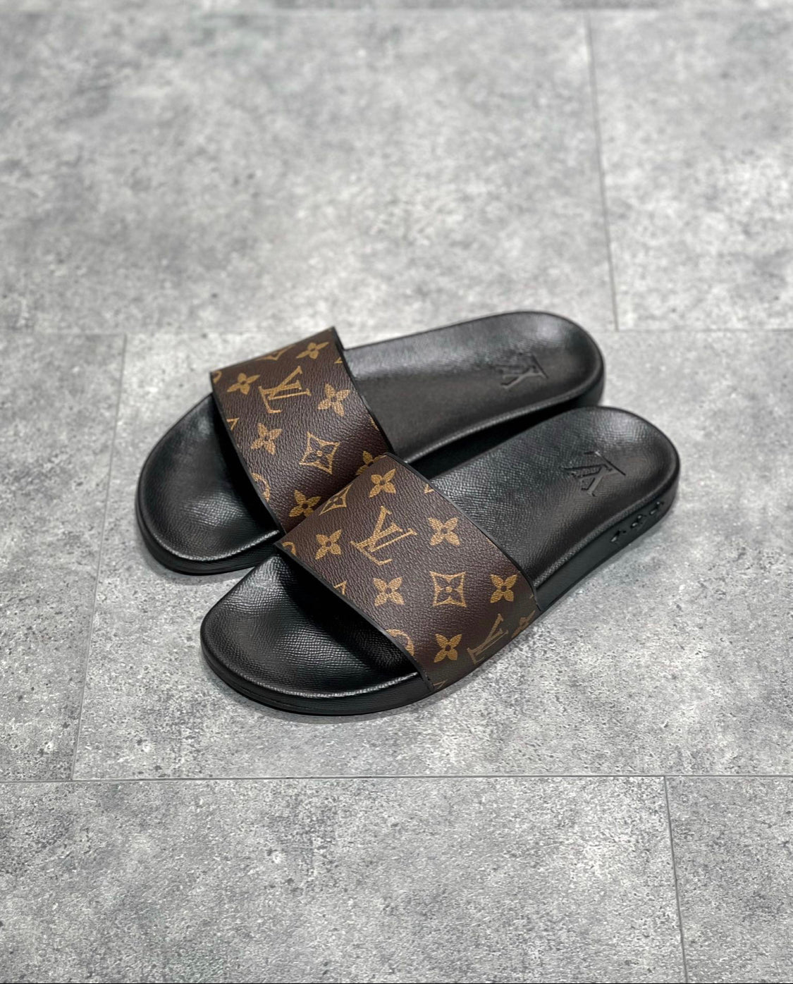 Lv mules water front invoice flip flops